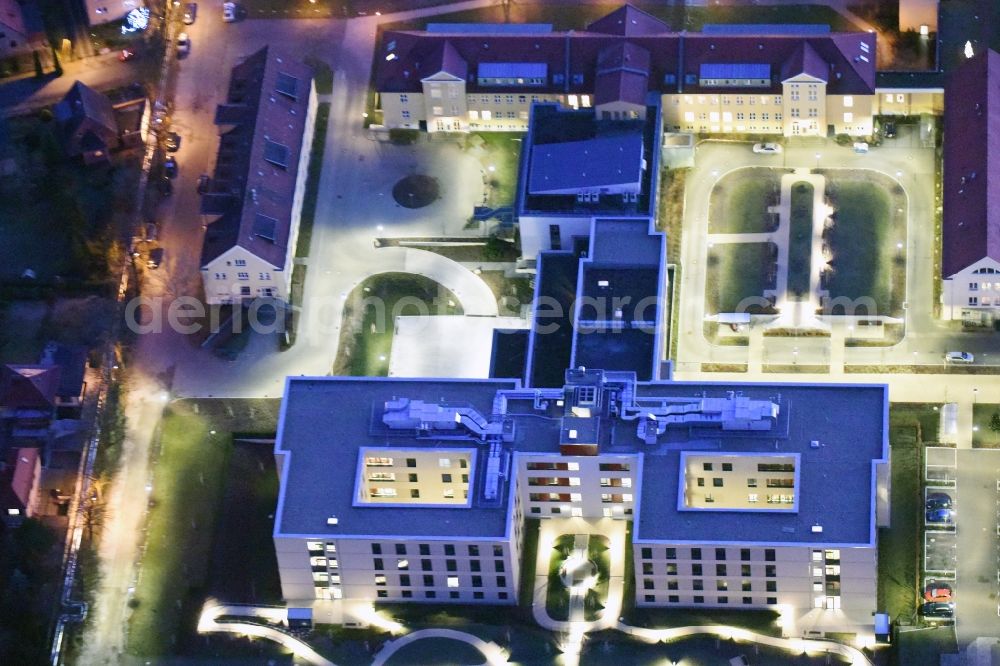 Aerial photograph at night Berlin - Night view hospital grounds of the Vivantes clinic in the district Kaulsdorf in Berlin