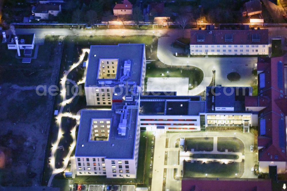 Aerial image at night Berlin - Night view hospital grounds of the Vivantes clinic in the district Kaulsdorf in Berlin