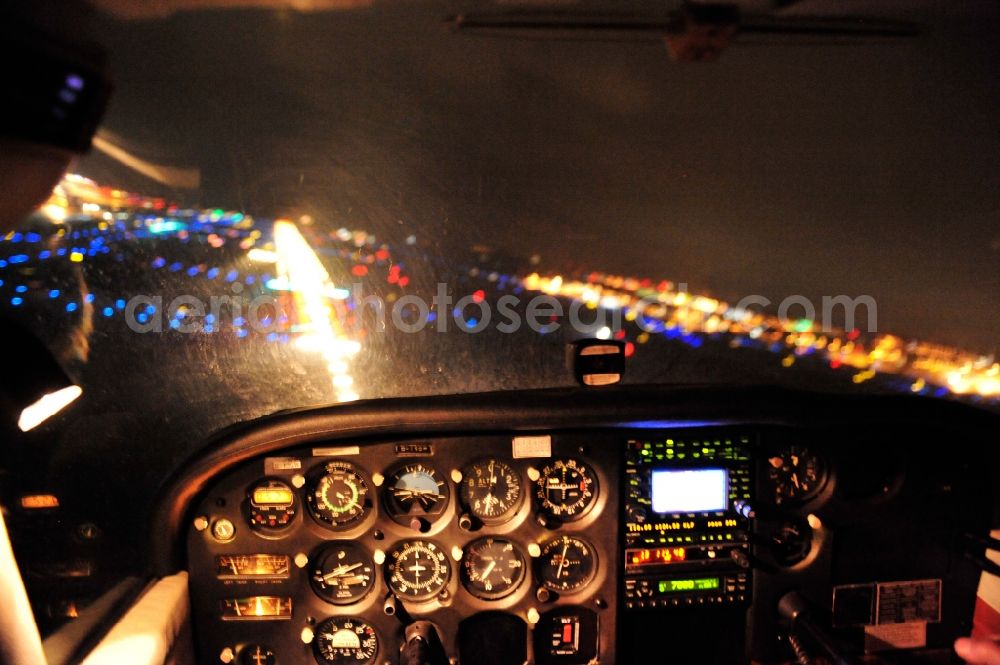 Schönefeld at night from above - Night aerial view of the landing in the cockpit of a Cessna 172 at the airport BER / BBI AIRPORT BERLIN BRANDENBURG Willi Brandt in Schönefeld in Brandenburg