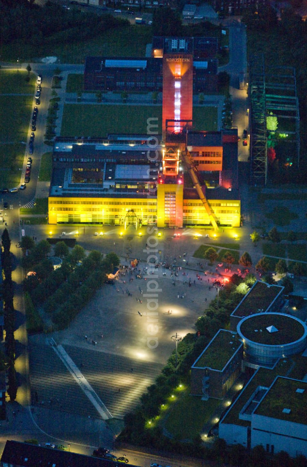 Aerial photograph at night Gelsenkirchen - Nachtluftbild vom Nordsternpark während der jährlichen Kulturnacht ExtraSchicht in Gelsenkirchen - Nordrhein-Westfalen / NW. Aerial night photograph / night shot of the Nordstern-Park during the annually cultural night ExtraSchicht in Gelsenkirchen - North Rhine-Westphalia / NW. -