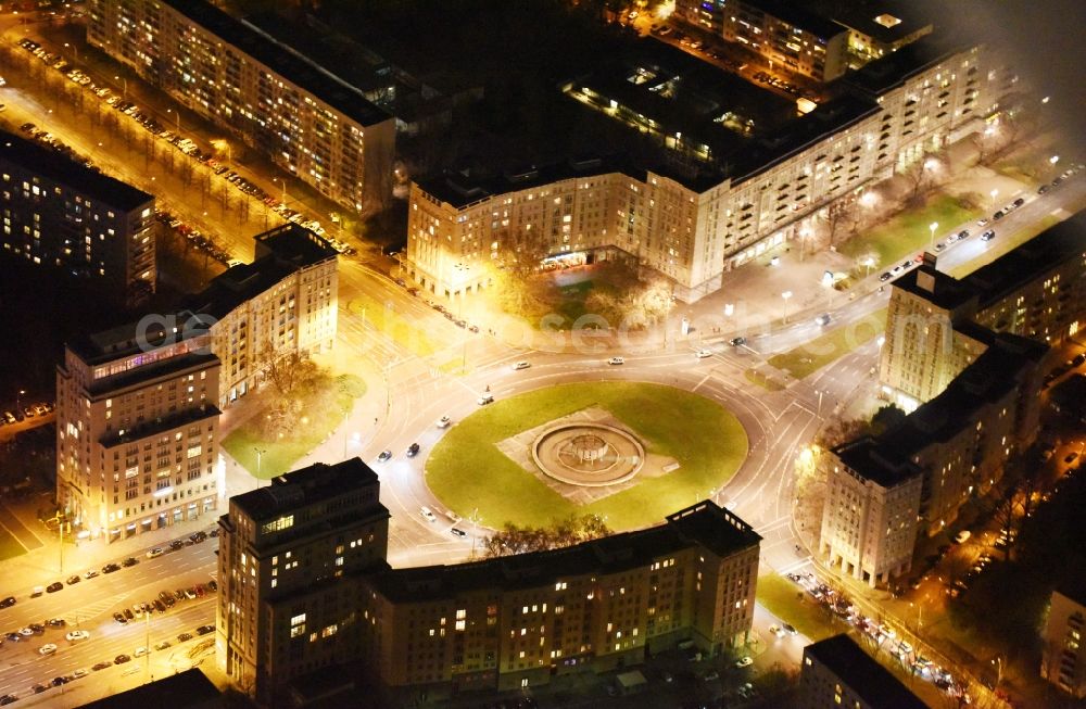 Aerial photograph at night Berlin - Night view of the Strausberger Platz with fountain in the district Friedrichshain of Berlin