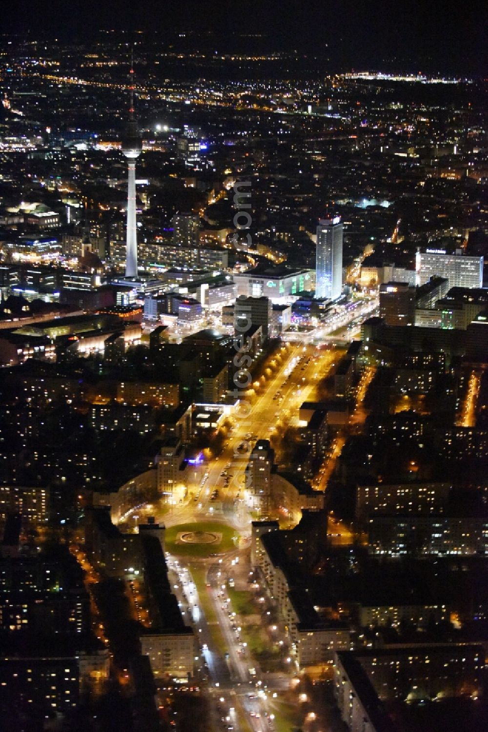 Berlin at night from the bird perspective: Night view of the Strausberger Platz with fountain in the district Friedrichshain of Berlin