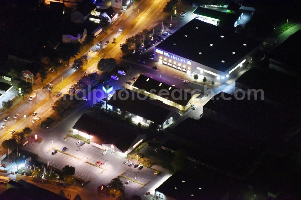 Aerial photograph at night Berlin - Night view store of the supermarket Penny at Landsberger Strasse corner federal route B1 Alt-Mahlsdorf in Berlin. Next to Penny a garage of kfzteile24