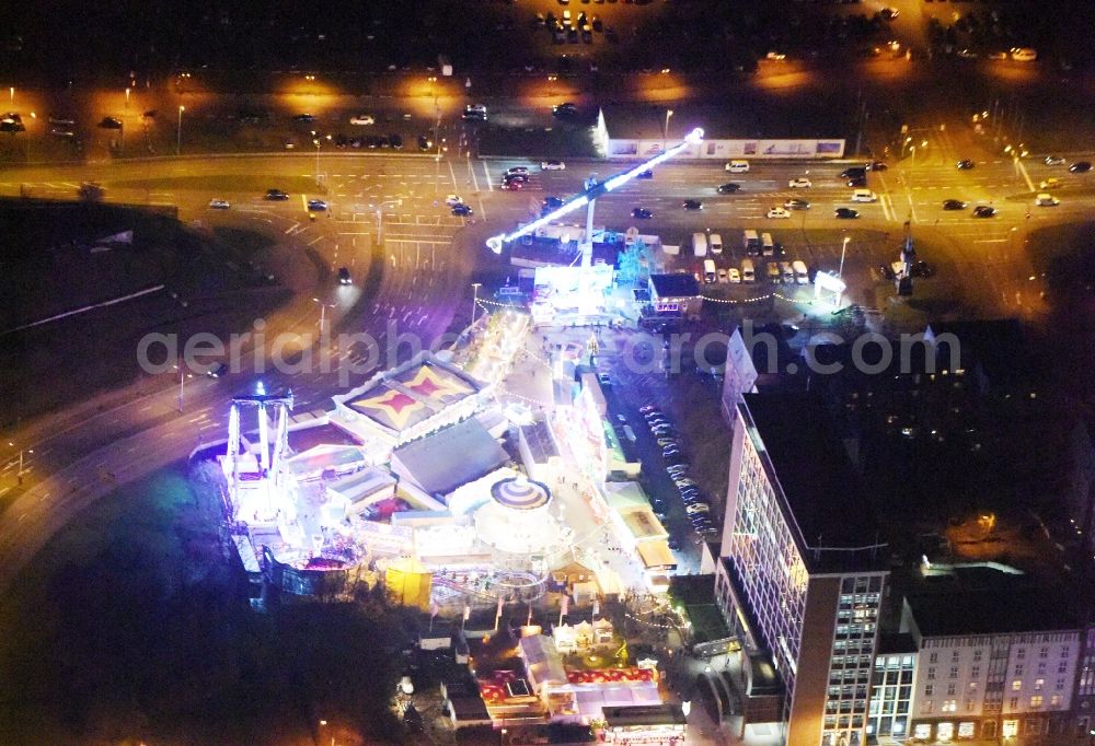 Aerial photograph at night Rostock - Night view of christmas - event site Am Kanonsberg - Lange Strasse in Rostock in the state Mecklenburg - Western Pomerania