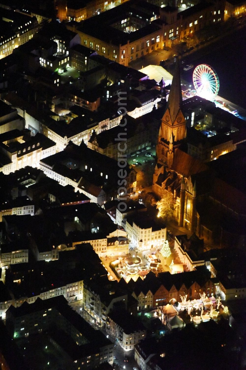 Aerial image at night Schwerin - Night view christmas - event site at the market near the cathedral Schwerin in the state Mecklenburg - Western Pomerania