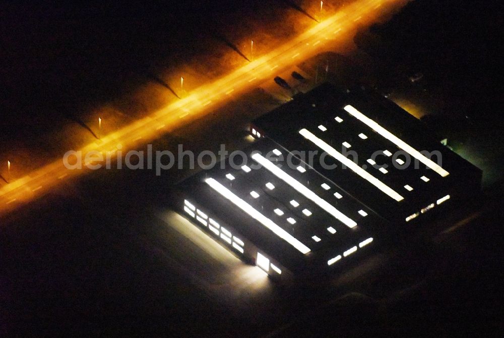 Aerial image at night Schwerin - Night view of the building and production halls on the premises of PTS-precision GmbH an der Ludwig-Boelkow-Strasse in Schwerin in the state Mecklenburg - Western Pomerania