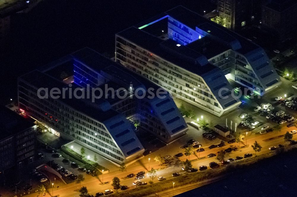 Aerial photograph at night Duisburg - Night Aerial view of residential and commercial building construction-Cubar on the shore of the former inland port / inland port in Duisburg in North Rhine-Westphalia