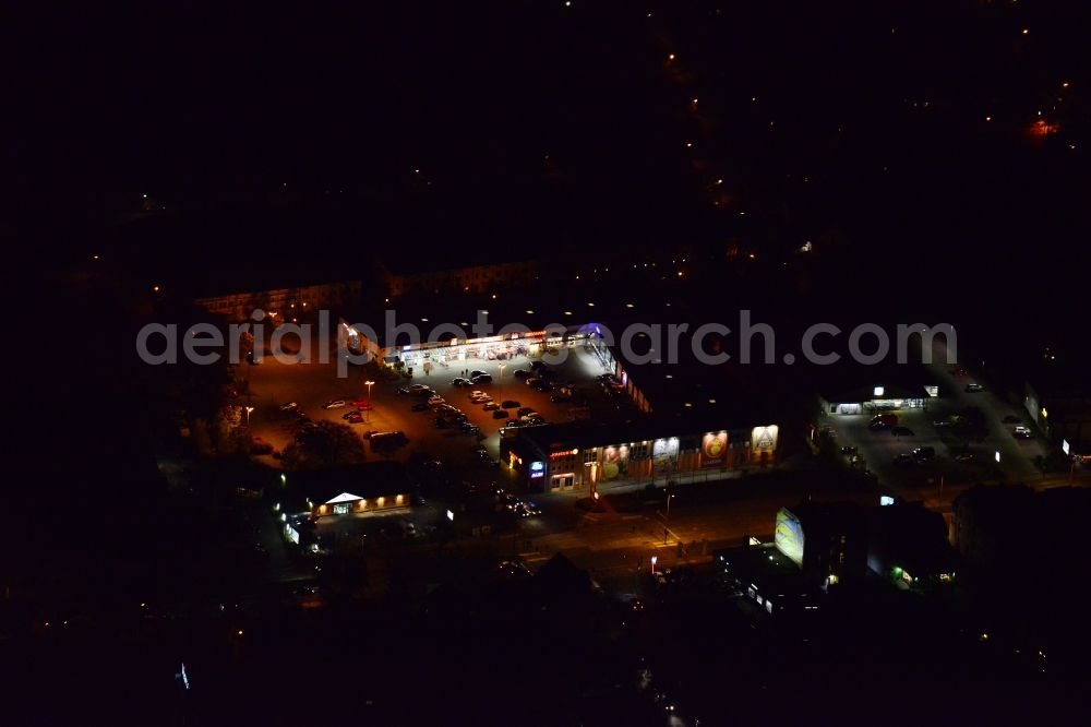 Berlin Kaulsdorf at night from above - Night aerial photo of a shopping mall in the district Kaulsdorf in Berlin