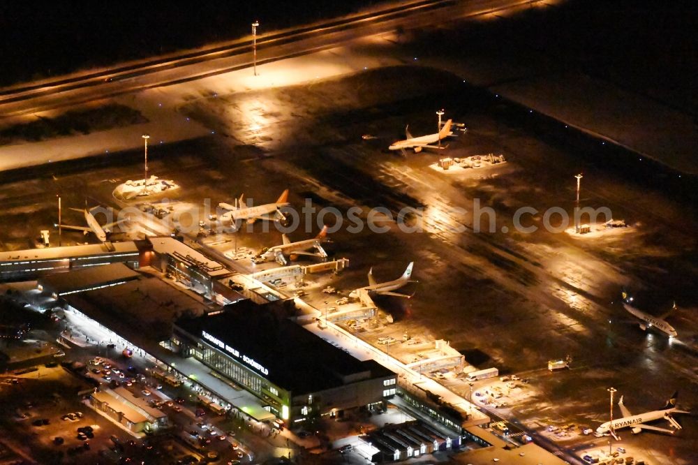 Aerial image at night Schönefeld - Night image of wintry snowy area and main building of the airport Berlin-Schoenefeld SXF in Schoenefeld in the state of Brandenburg