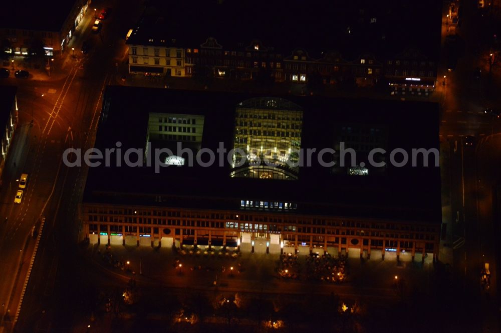 Aerial photograph at night Potsdam - Night aerial photo of the Wilhelm Galerie in Potsdam in the state Brandenburg