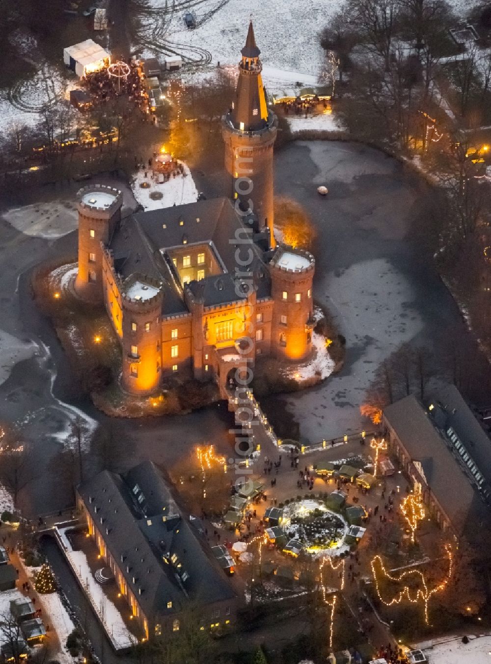 Aerial image at night Bedburg-Hau - Night lighting building and castle park systems of water castle Moyland in the district Till-Moyland in Bedburg-Hau in the state North Rhine-Westphalia, Germany