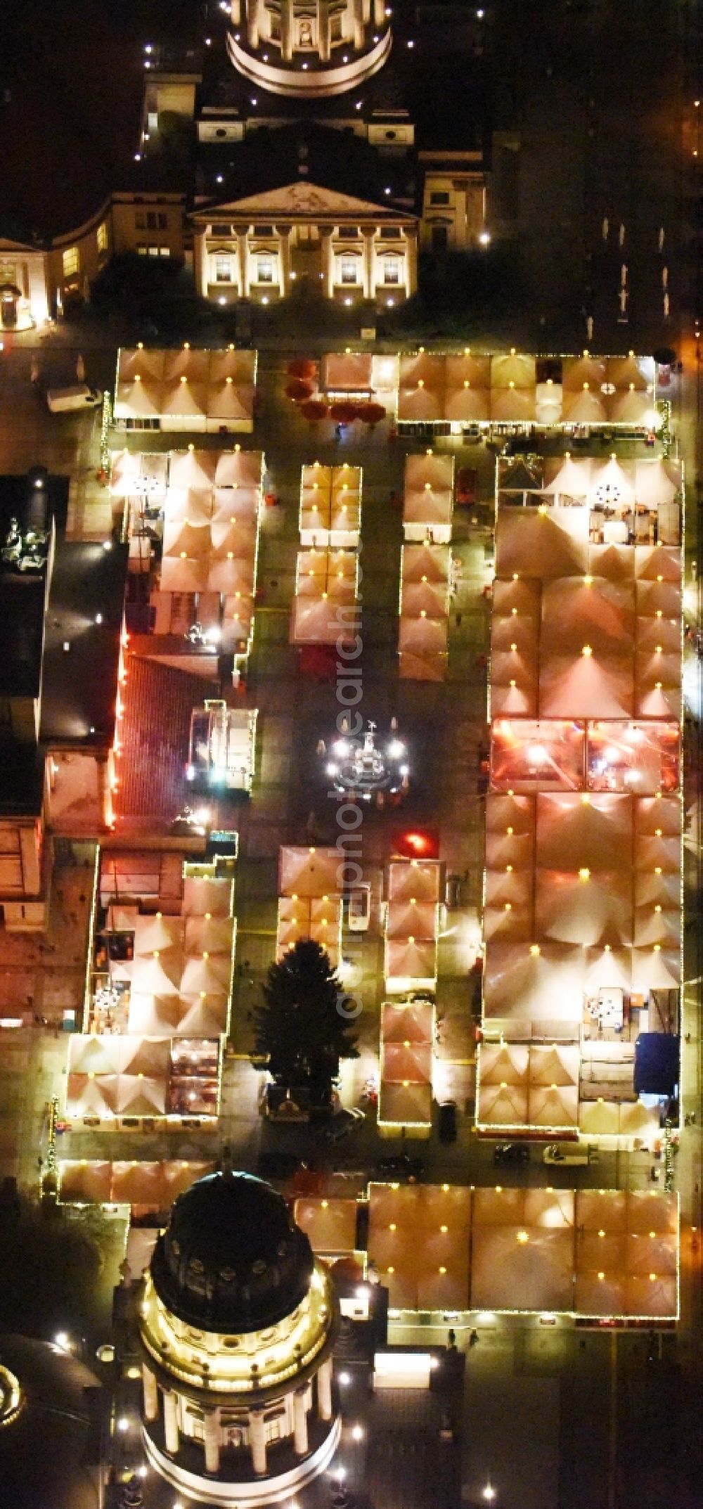 Berlin at night from the bird perspective: Night view christmas market on place area Gendarmenmarkt with the building ensemble German and French Cathedral, Schauspielhaus in Berlin Mitte