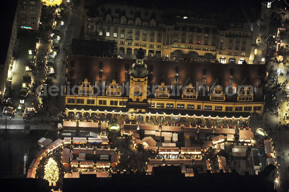 Leipzig at night from above - Nachtaufnahme des traditionellen Weihnachtsmarkts hinter dem Alten Leipziger Rathaus. Night view of the traditional Christmas fair at the Old Town Hall in Leipzig.