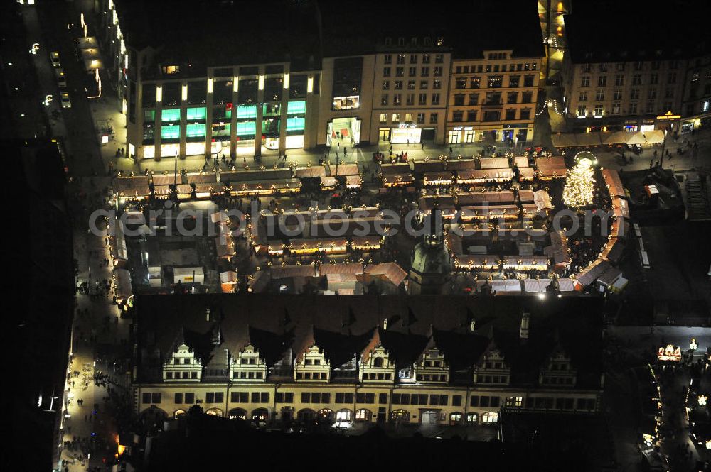 Leipzig at night from above - Nachtaufnahme des traditionellen Weihnachtsmarkts hinter dem Alten Leipziger Rathaus. Night view of the traditional Christmas fair at the Old Town Hall in Leipzig.