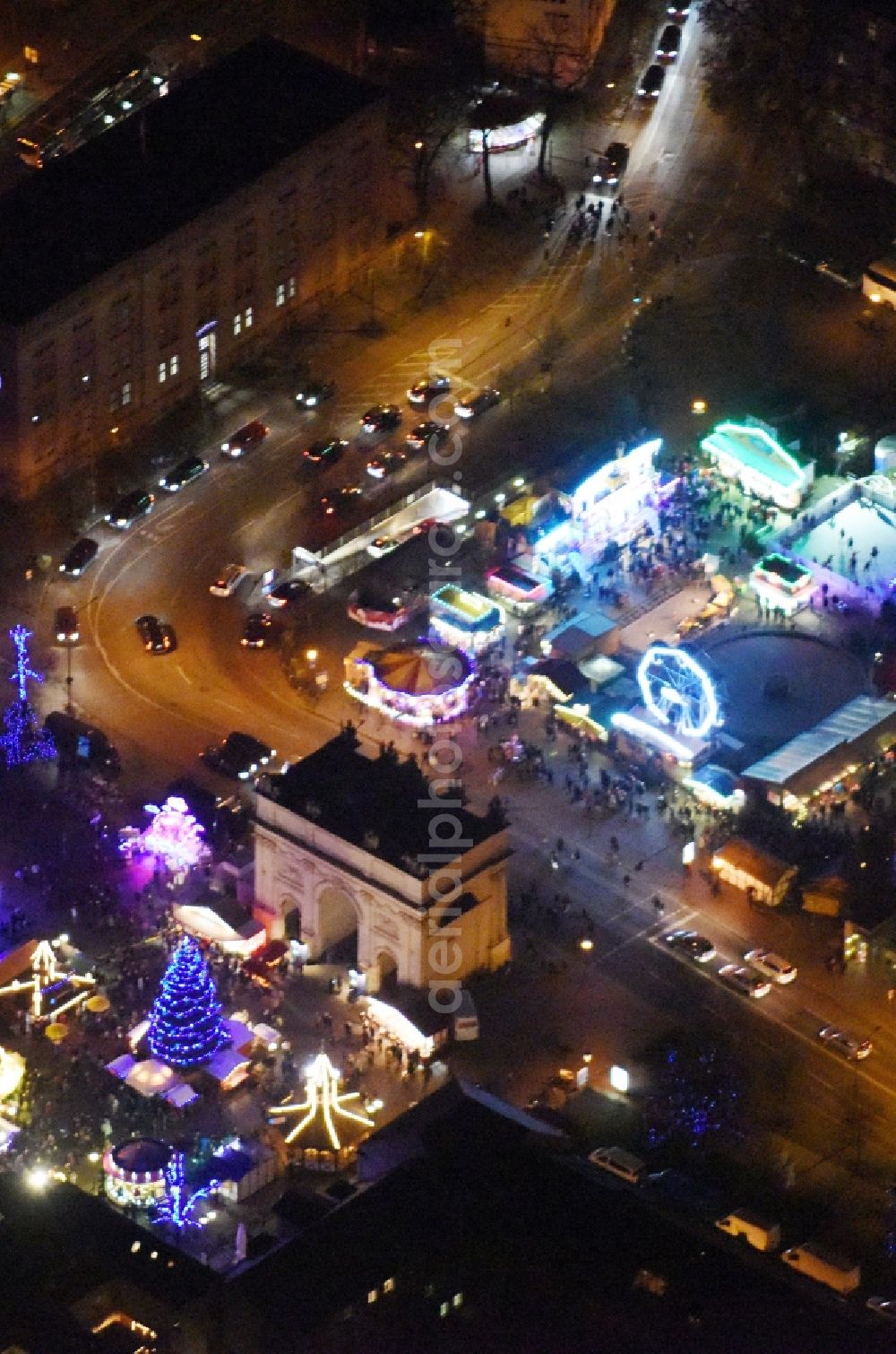 Aerial photograph at night Potsdam - Night lights of Christmas - event site Luisenplatz on place Brandenburger Tor in Potsdam in the state Brandenburg