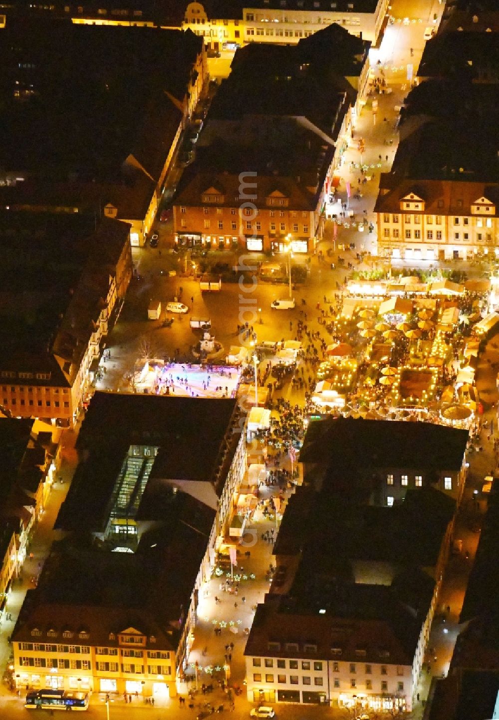 Erlangen at night from the bird perspective: Night lighting Christmassy market event grounds and sale huts and booths Erlanger Waldweihnacht in the district Bruck in Erlangen in the state Bavaria, Germany