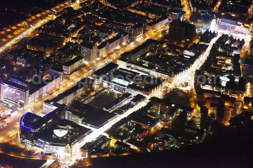 Aerial photograph at night Rostock - Night view christmassy market event grounds and sale huts and booths in the district Stadtmitte in Rostock in the state Mecklenburg - Western Pomerania