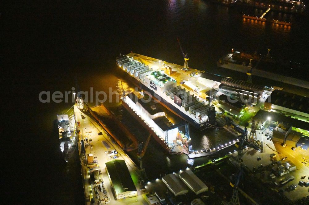 Aerial photograph at night Hamburg - Night lighting Shipyard - site of the Blohm + Voss in the district Kleiner Grasbrook in Hamburg