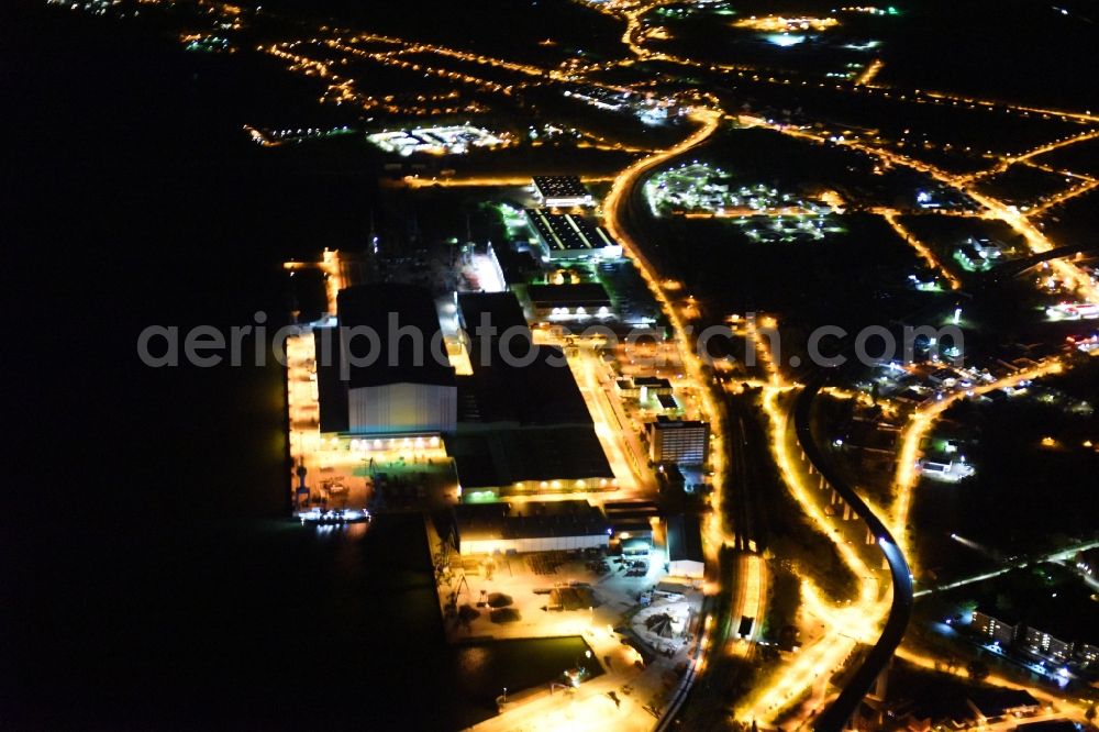 Aerial photograph at night Stralsund - Night lighting Shipyard area of the dockyard in the Strelasund shore in the district Daenholm in Stralsund in the federal state Mecklenburg-West Pomerania