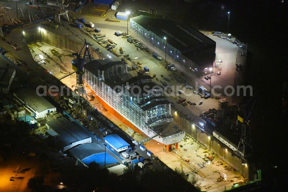 Hamburg at night from above - Night aerial image Shipyard with supply boat Bonn (A 1413) of the Blohm + Voss dock on district Kleiner Grasbrook in Hamburg