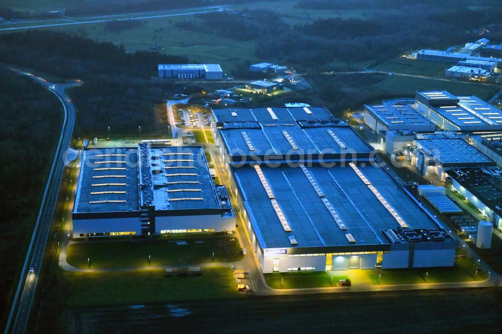 Stade at night from the bird perspective: Night lighting building and production halls on the premises of Airbus Operations GmbH on Airbus-Strasse in Stade in the state Lower Saxony, Germany