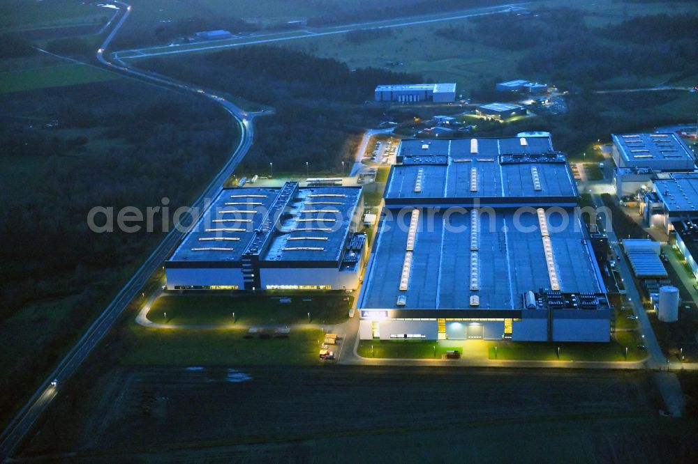 Aerial photograph at night Stade - Night lighting building and production halls on the premises of Airbus Operations GmbH on Airbus-Strasse in Stade in the state Lower Saxony, Germany