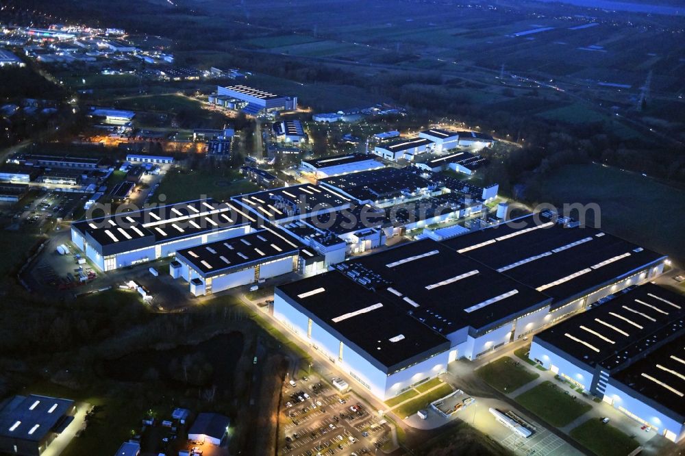 Aerial image at night Stade - Night lighting building and production halls on the premises of Airbus Operations GmbH on Airbus-Strasse in Stade in the state Lower Saxony, Germany