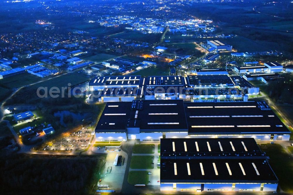 Aerial image at night Stade - Night lighting building and production halls on the premises of Airbus Operations GmbH on Airbus-Strasse in Stade in the state Lower Saxony, Germany