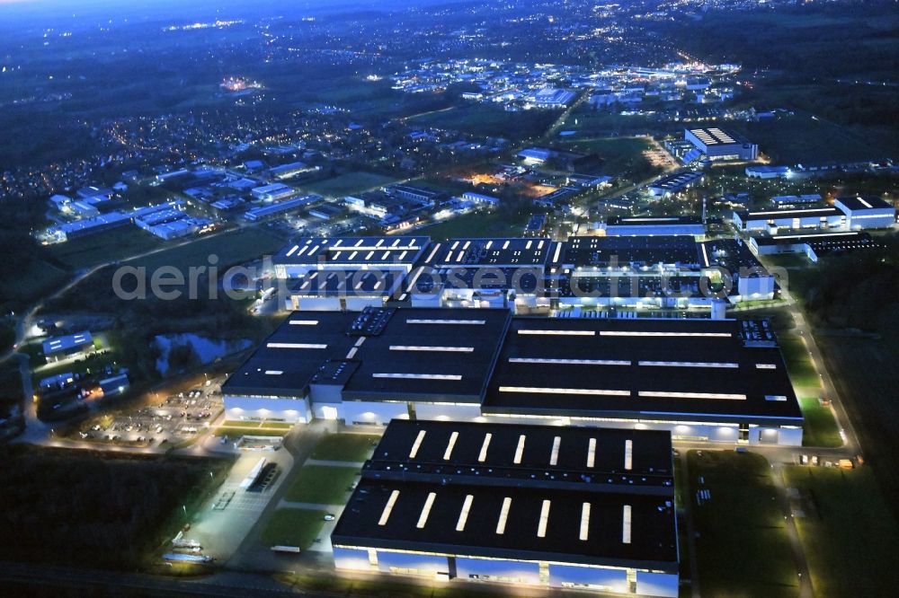 Stade at night from the bird perspective: Night lighting building and production halls on the premises of Airbus Operations GmbH on Airbus-Strasse in Stade in the state Lower Saxony, Germany