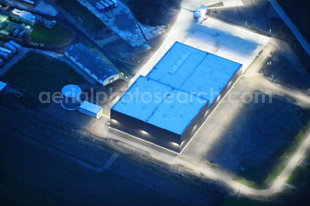 Aerial photograph at night Gardelegen - Night lighting Building and production halls on the premises of Carl Bechem GmbH on Kurze Strasse in the district Mieste in Gardelegen in the state Saxony-Anhalt, Germany