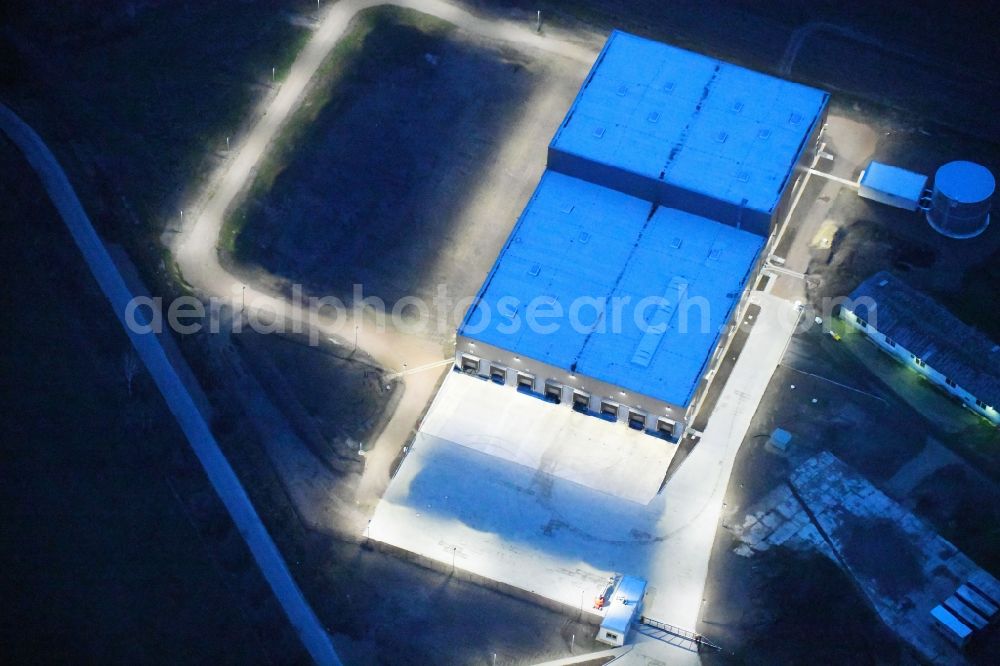 Aerial image at night Gardelegen - Night lighting Building and production halls on the premises of Carl Bechem GmbH on Kurze Strasse in the district Mieste in Gardelegen in the state Saxony-Anhalt, Germany