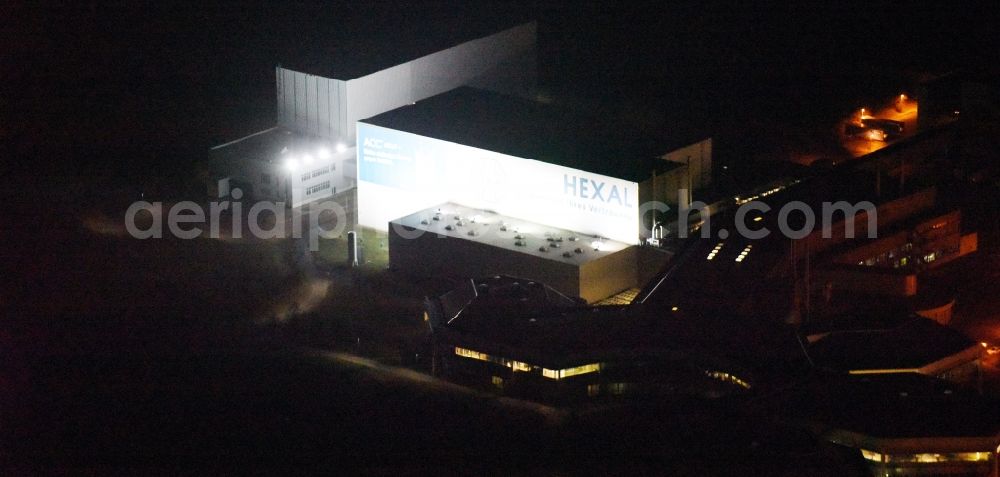 Aerial photograph at night Barleben - Night lighting Building and production halls on the premises of the chemical manufacturers Salutas Pharma GmbH an der Otto-von-Guericke-Allee in the district Suelzegrund in Barleben in the state Saxony-Anhalt