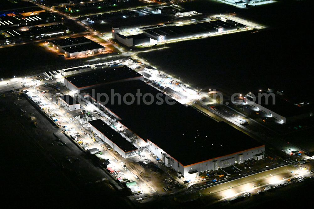 Aerial image at night Arnstadt - Night lighting factory premises of Contemporary Amperex Technology Thuringia GmbH Am Luetzer Feld in the district Bittstaedt in the district Rudisleben in Arnstadt in the state Thuringia, Germany