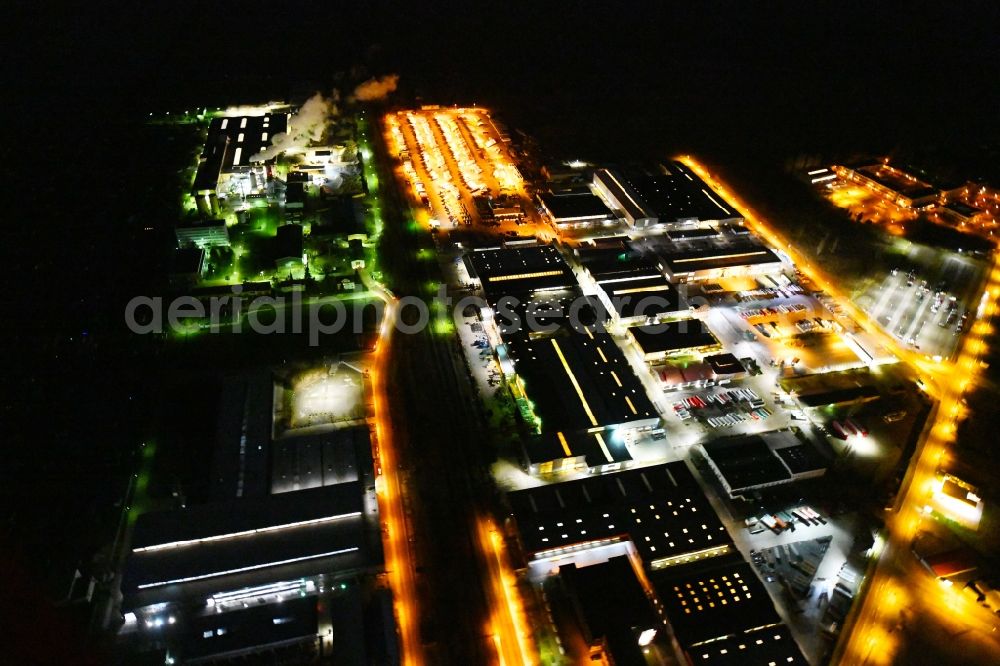 Aerial photograph at night Gotha - Night lighting Building and production halls on the premises of der Gothaer Fahrzeugtechnik GmbH an der Fliegerstrasse in Gotha in the state Thuringia, Germany