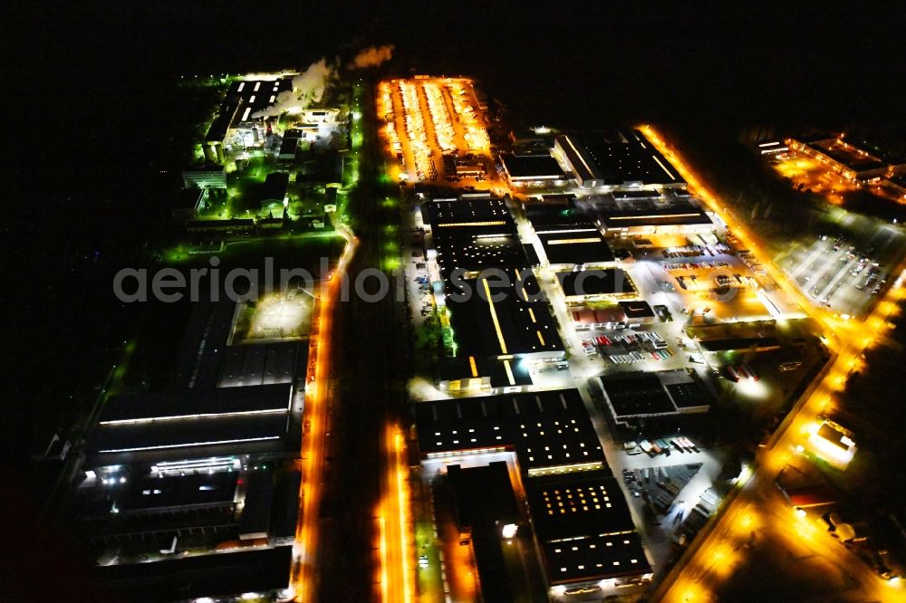 Aerial image at night Gotha - Night lighting Building and production halls on the premises of der Gothaer Fahrzeugtechnik GmbH an der Fliegerstrasse in Gotha in the state Thuringia, Germany