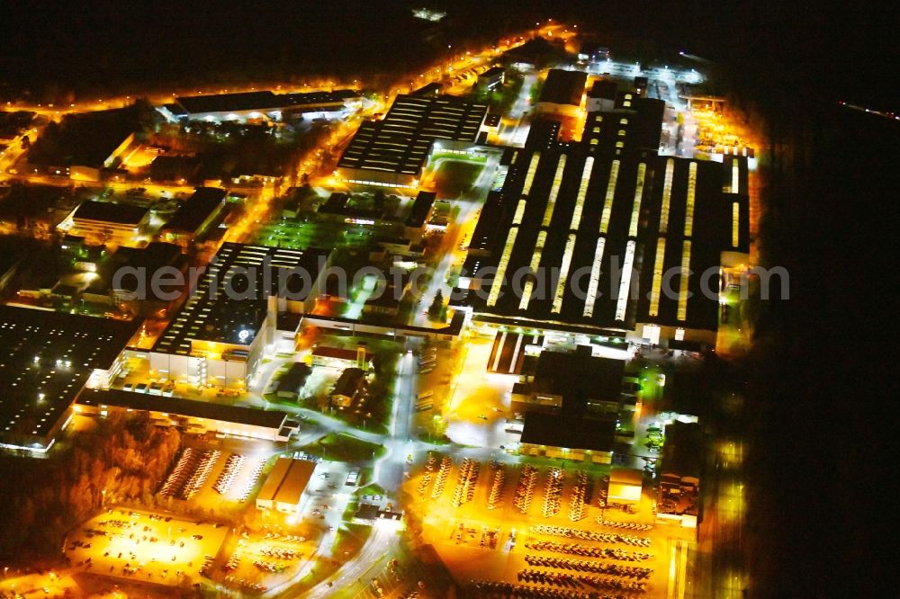 Ludwigsfelde at night from above - Night lighting Building and production halls on the premises of of Mercedes-Benz Ludwigsfelde GmbH in the district Kleinbeeren in Ludwigsfelde in the state Brandenburg, Germany