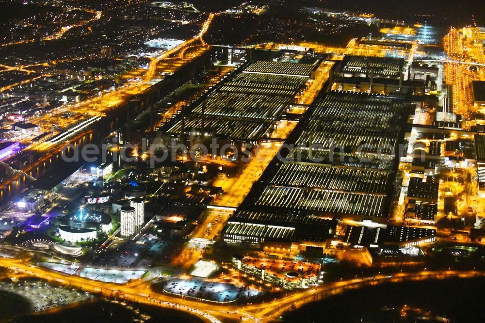 Wolfsburg at night from above - Night lighting Production halls on the premises of of VW VOLKSWAGEN AG in Wolfsburg in the state Lower Saxony, Germany