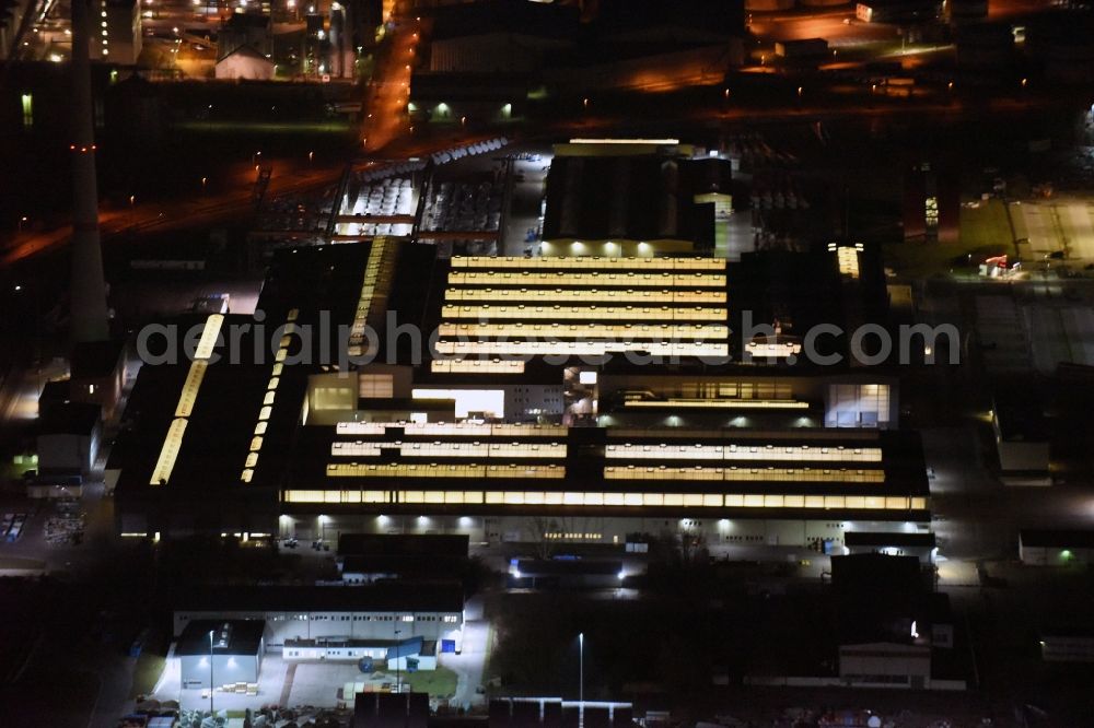 Magdeburg at night from the bird perspective: Night lighting premises of the wind turbine manufacturer ENERCON GmbH in Magdeburg in Saxony-Anhalt