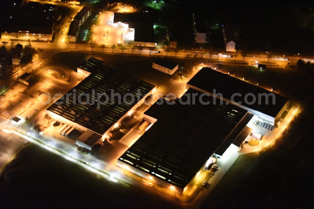 Gotha at night from the bird perspective: Night view of Building and production halls on the premises of ZF Friedrichshafen AG an der Passauer Strasse in Gotha in the state Thuringia