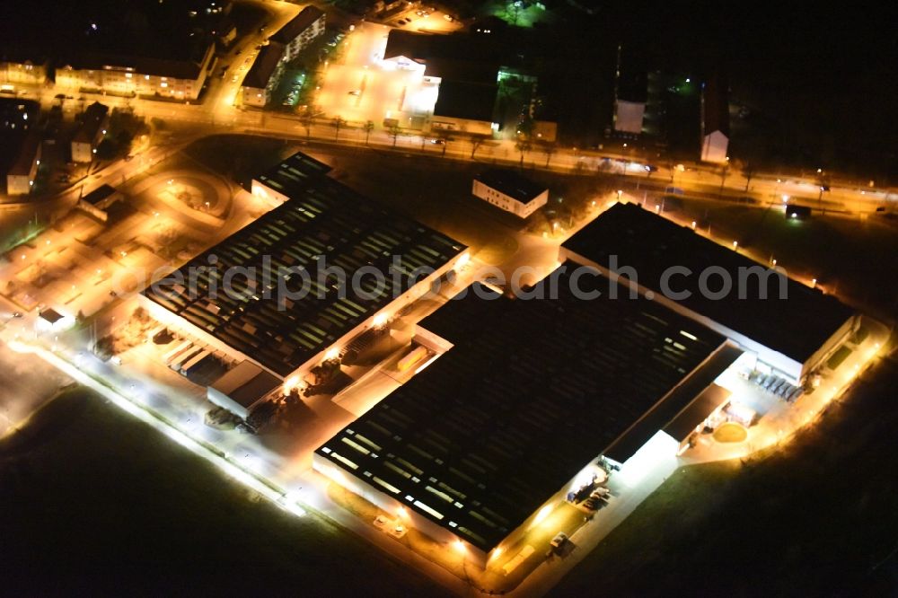 Aerial photograph at night Gotha - Night view of Building and production halls on the premises of ZF Friedrichshafen AG an der Passauer Strasse in Gotha in the state Thuringia