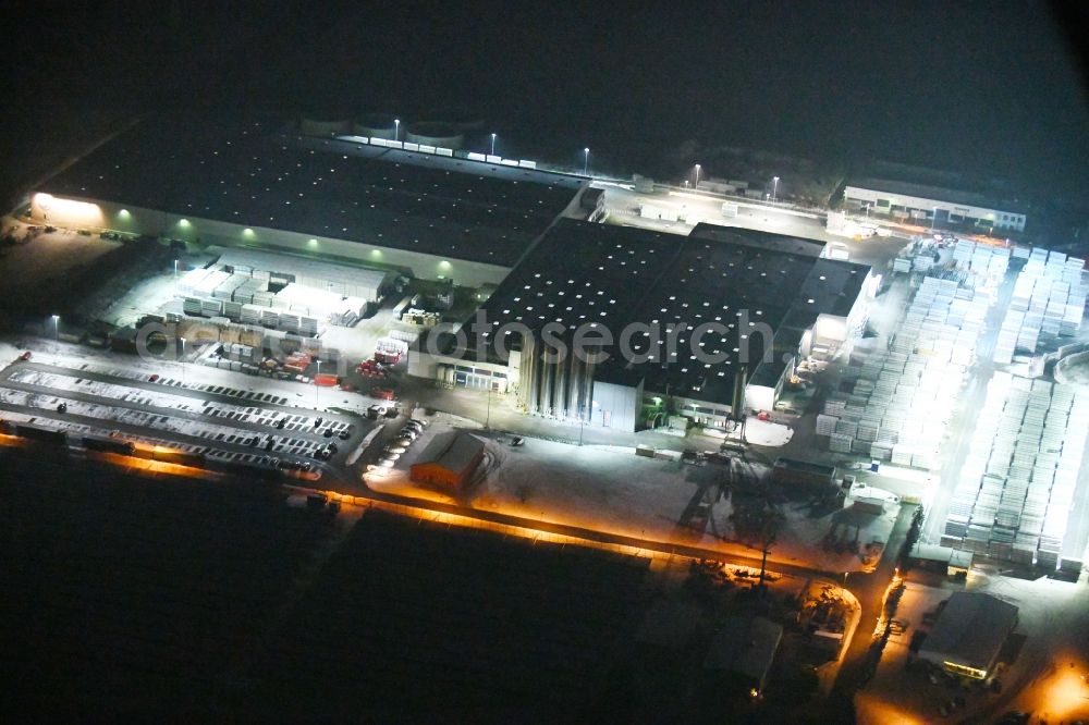 Tanna at night from above - Night lighting Building and production halls on the premises GEALAN Tanna Fenster-Systeme GmbH in Industriegebiet Kapelle in Tanna in the state Thuringia, Germany