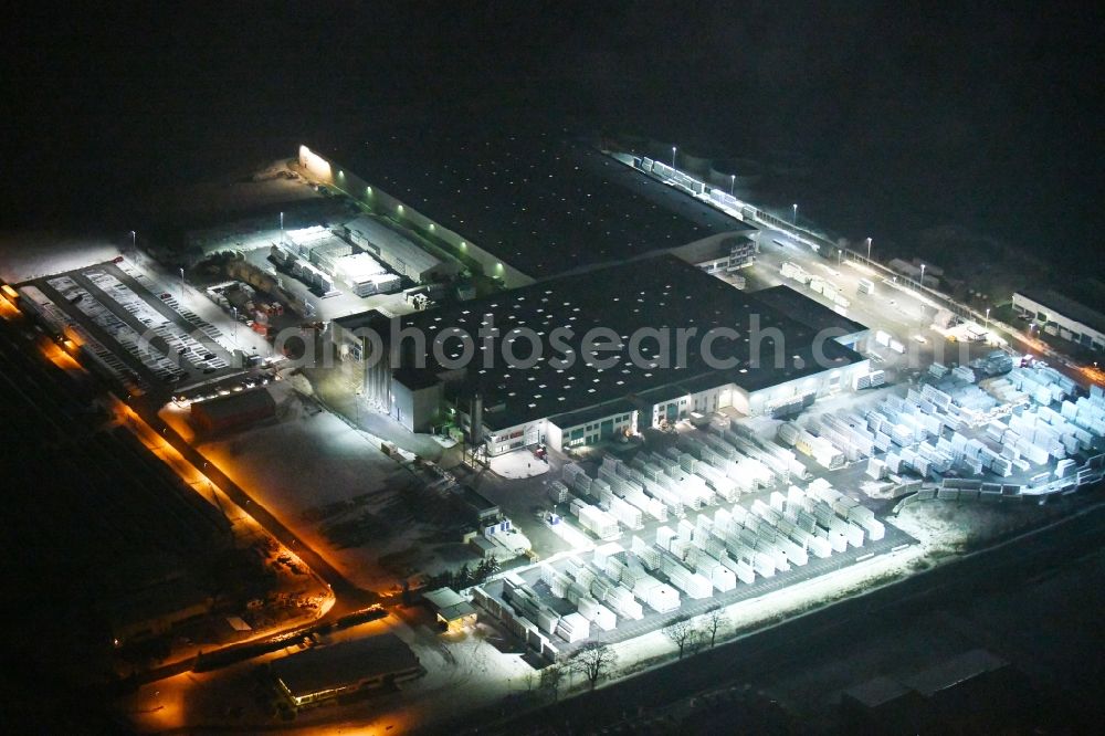 Tanna at night from the bird perspective: Night lighting Building and production halls on the premises GEALAN Tanna Fenster-Systeme GmbH in Industriegebiet Kapelle in Tanna in the state Thuringia, Germany