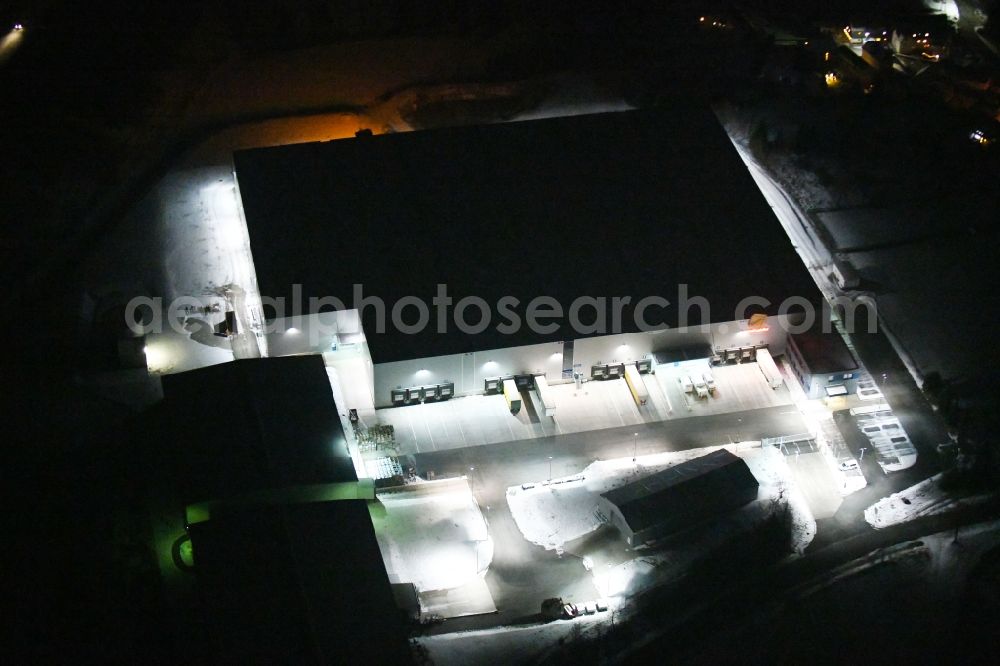 Aerial image at night Tanna - Night lighting Building and production halls on the premises of Geis Industrie-Service GmbH in the district Seubtendorf in Tanna in the state Thuringia, Germany