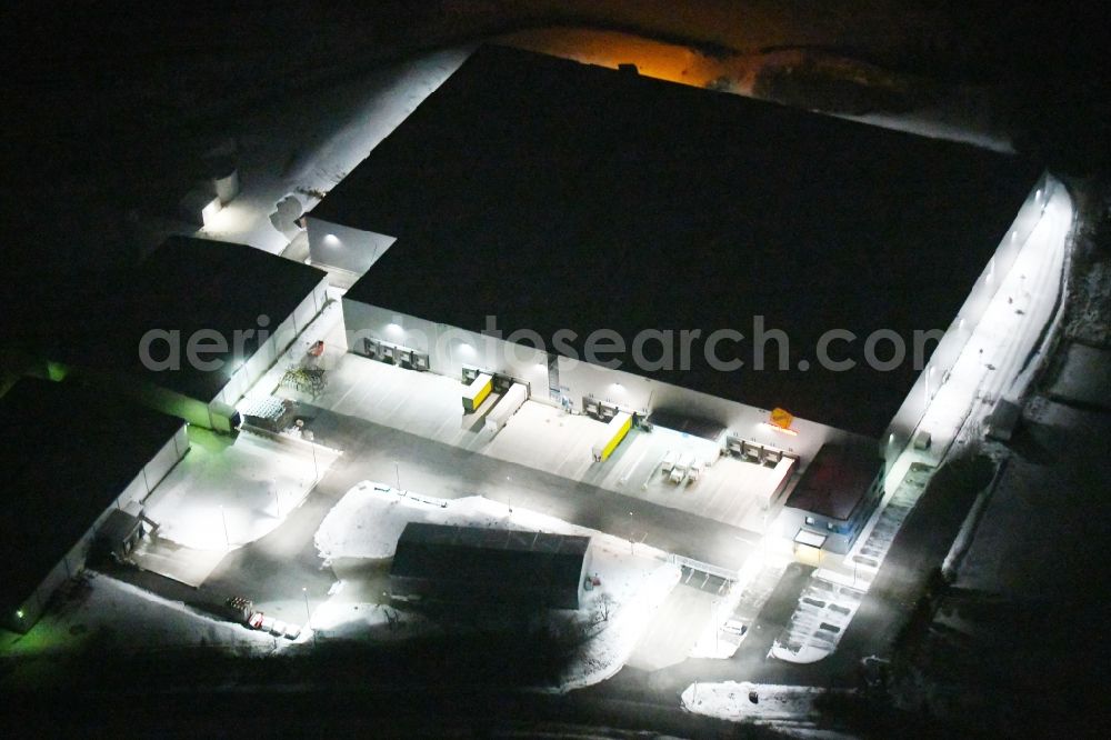 Aerial photograph at night Tanna - Night lighting Building and production halls on the premises of Geis Industrie-Service GmbH in the district Seubtendorf in Tanna in the state Thuringia, Germany