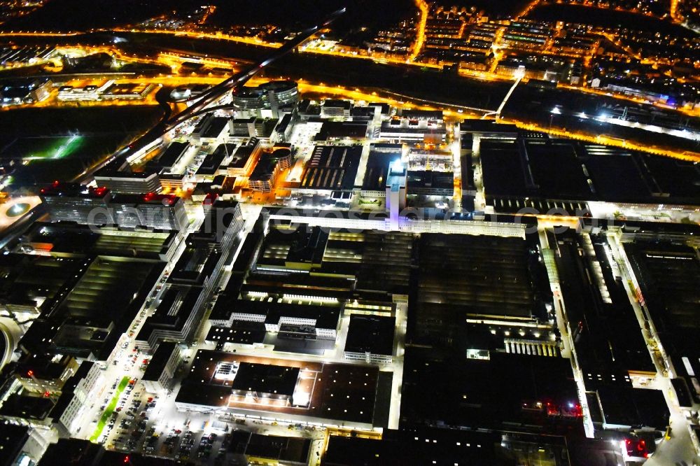 Stuttgart at night from the bird perspective: Night lighting building and production halls on the premises of Merceof-Benz Nieoflassung on Ufer of Neckar in the district Untertuerkheim in Stuttgart in the state Baden-Wurttemberg, Germany