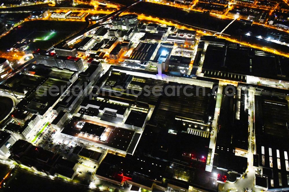 Stuttgart at night from the bird perspective: Night lighting building and production halls on the premises of Merceof-Benz Nieoflassung on Ufer of Neckar in the district Untertuerkheim in Stuttgart in the state Baden-Wurttemberg, Germany