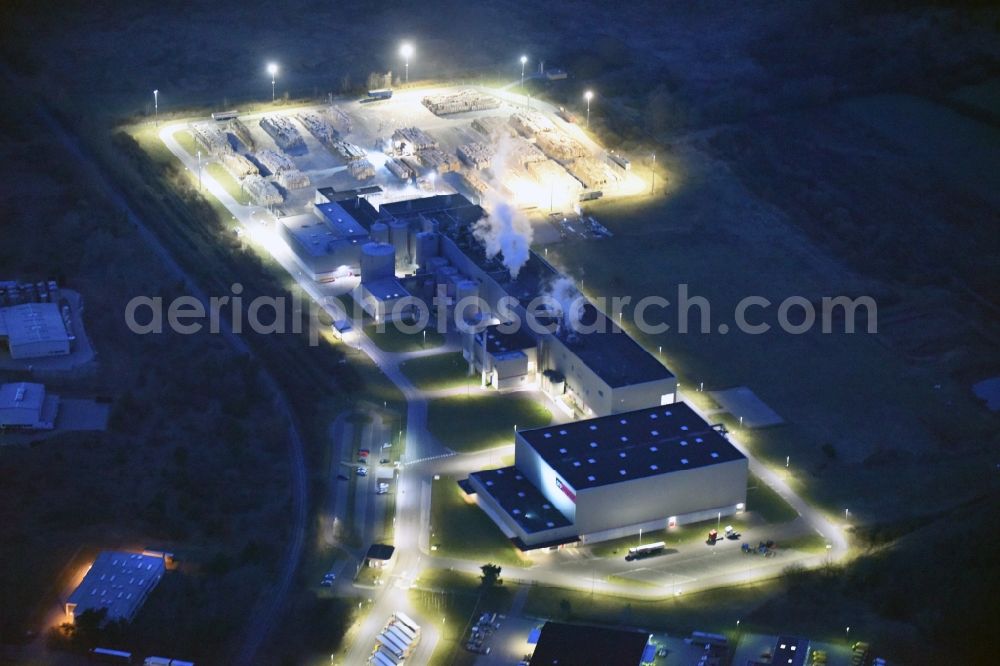 Aerial image at night Burg - Night lighting Building and production halls on the premises of Propapier PM1 GmbH Lindenallee in Burg in the state Saxony-Anhalt