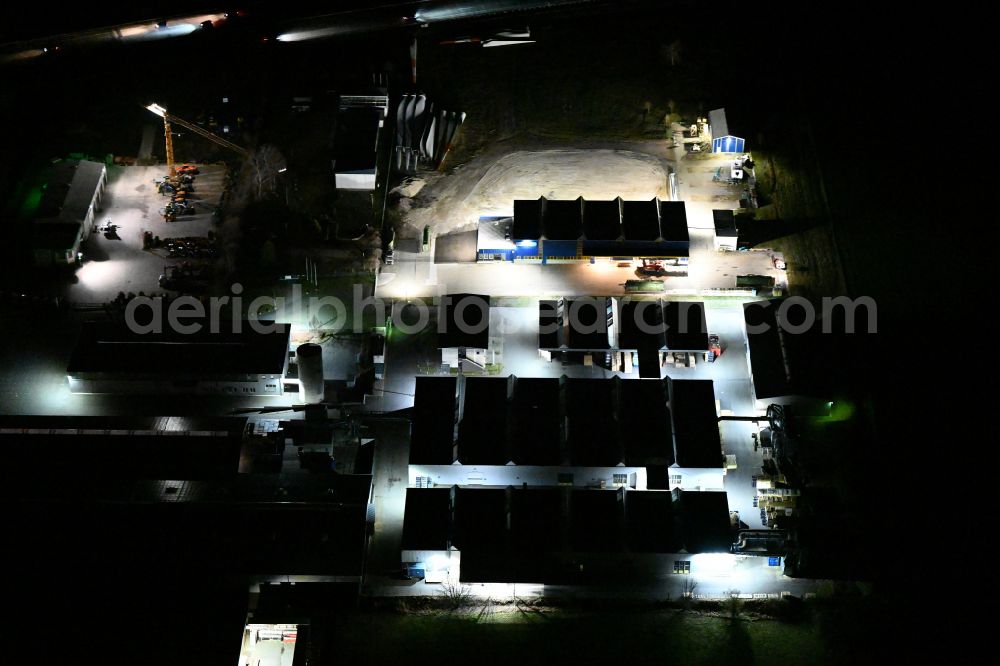 Aerial image at night Heideland - Night lighting building and production halls on the premises of RASMUS GmbH on street Schortentalstrasse in Heideland in the state Thuringia, Germany