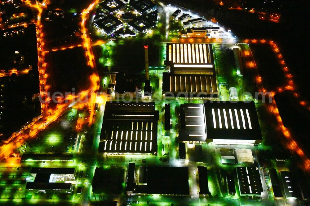 Hennigsdorf at night from above - Night lighting Building and production halls on the premises on Rathenaupark - Technologiepark in Hennigsdorf in the state Brandenburg, Germany