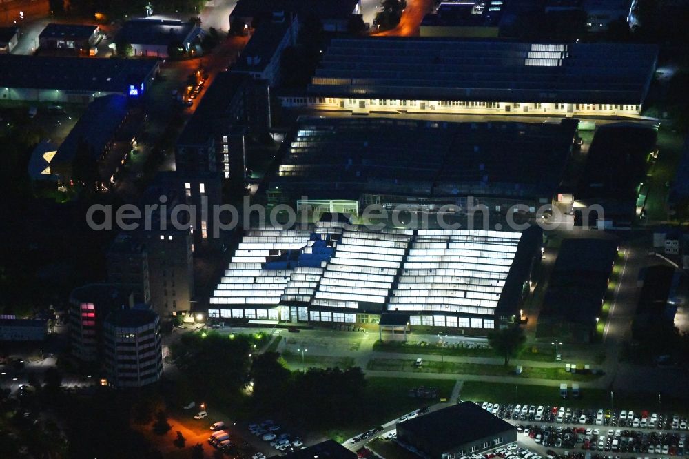 Aerial photograph at night Berlin - Night lighting building and production halls on the premises of Schindler Deutschland AG & Co. KG on Schindler-Platz in the district Mariendorf in Berlin, Germany